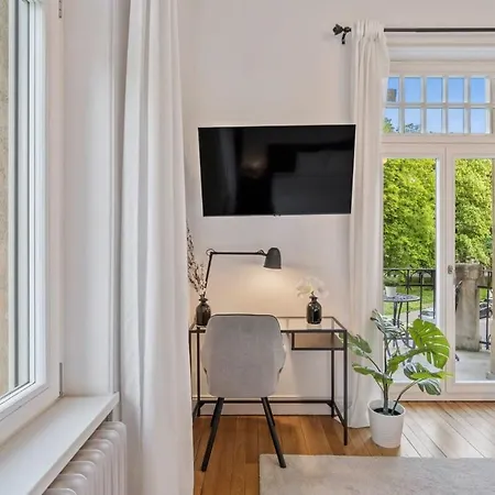 Charming Room With Balcony In Villa Central Luxembourg