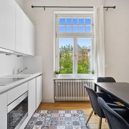 Charming Room With Balcony In Villa Central Luxembourg